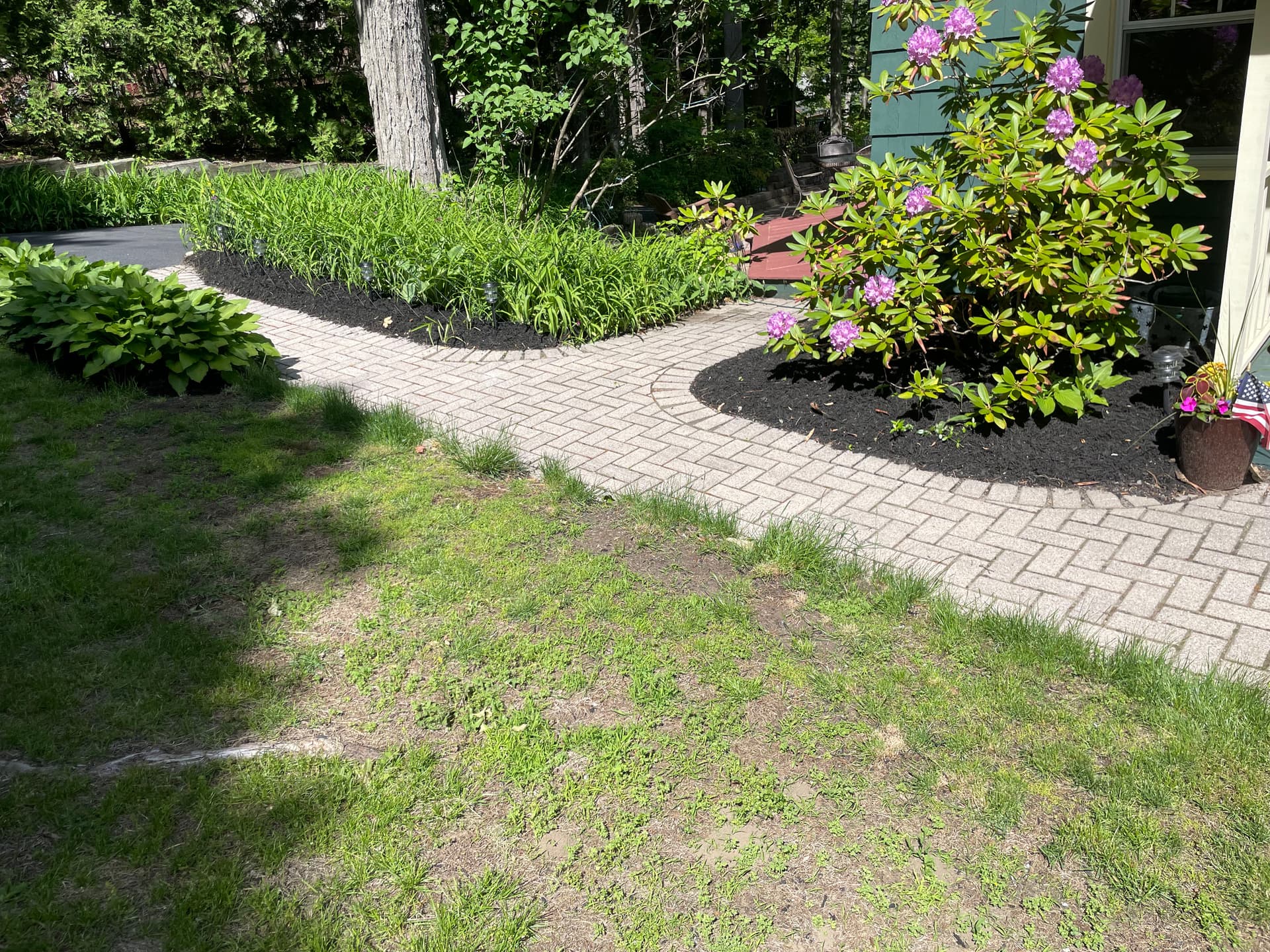Gallery photos for Fresh Mulch Beds Give This Lake George Property a Sharp New Look: Image #1