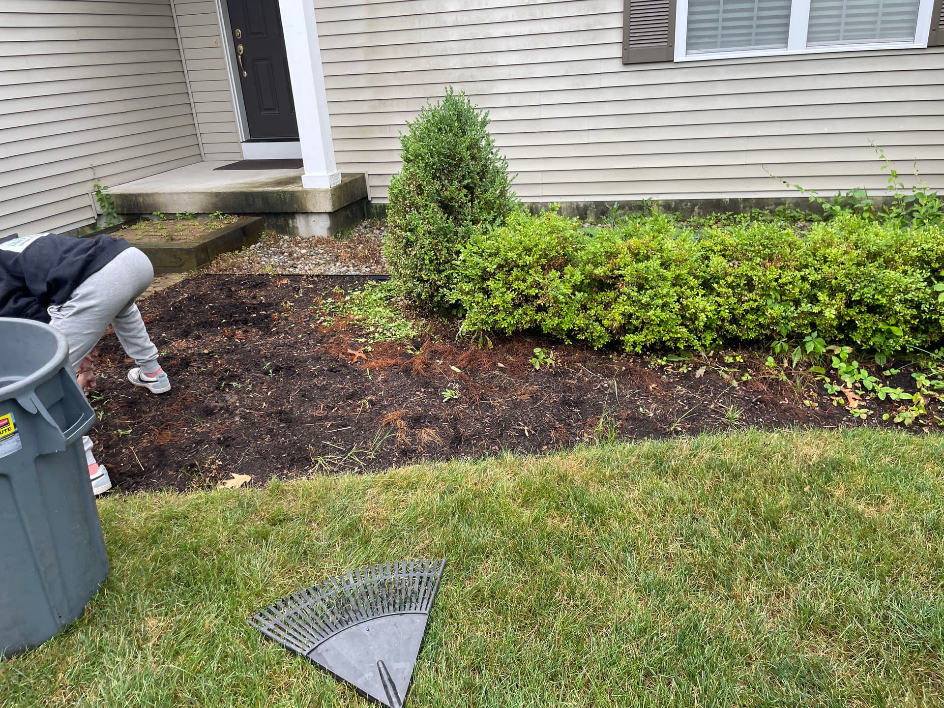 Landscape Bed Rehab and Fresh Mulch in Fort Edward NY