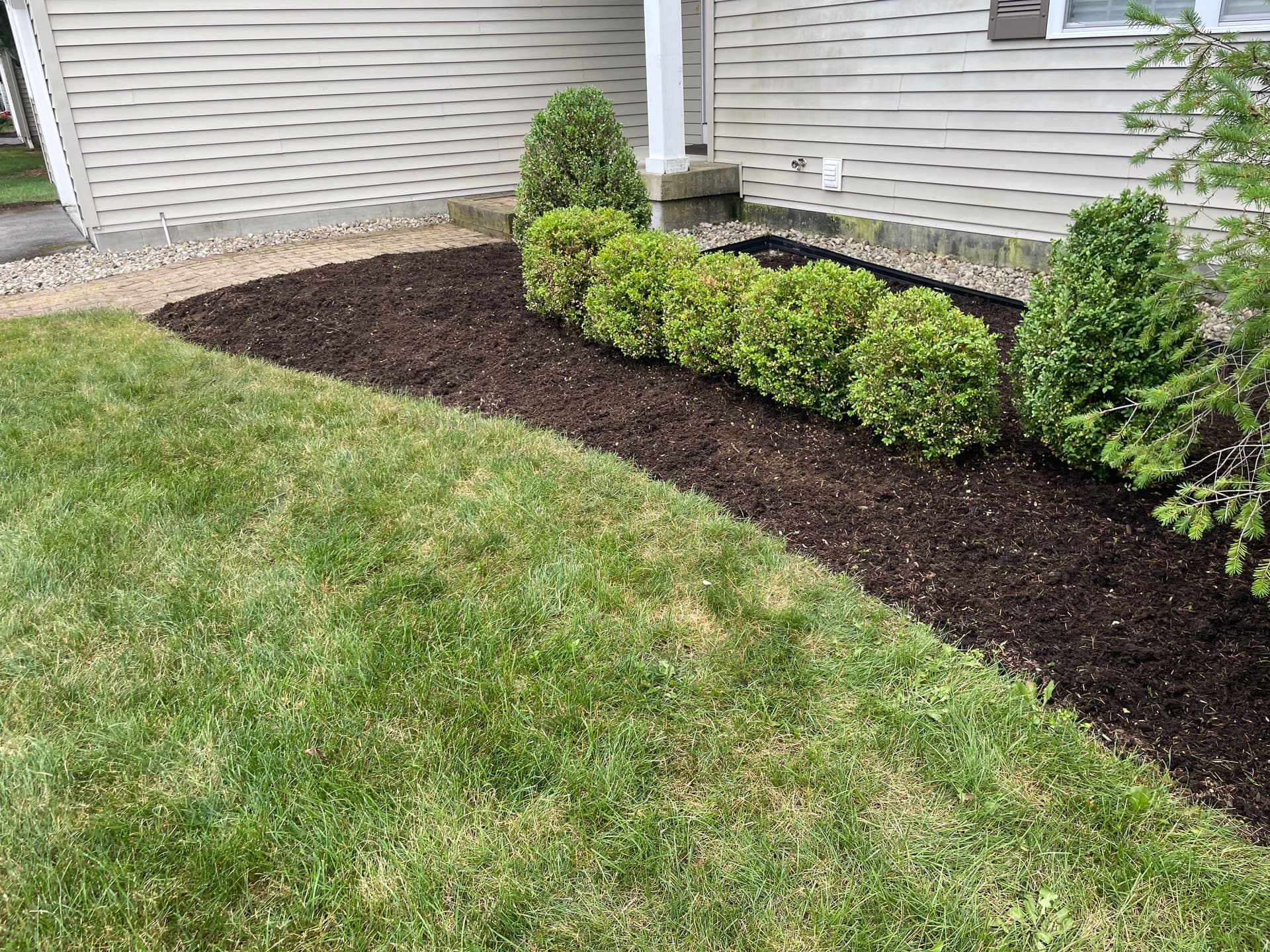 Landscape Bed Rehab and Fresh Mulch in Fort Edward NY