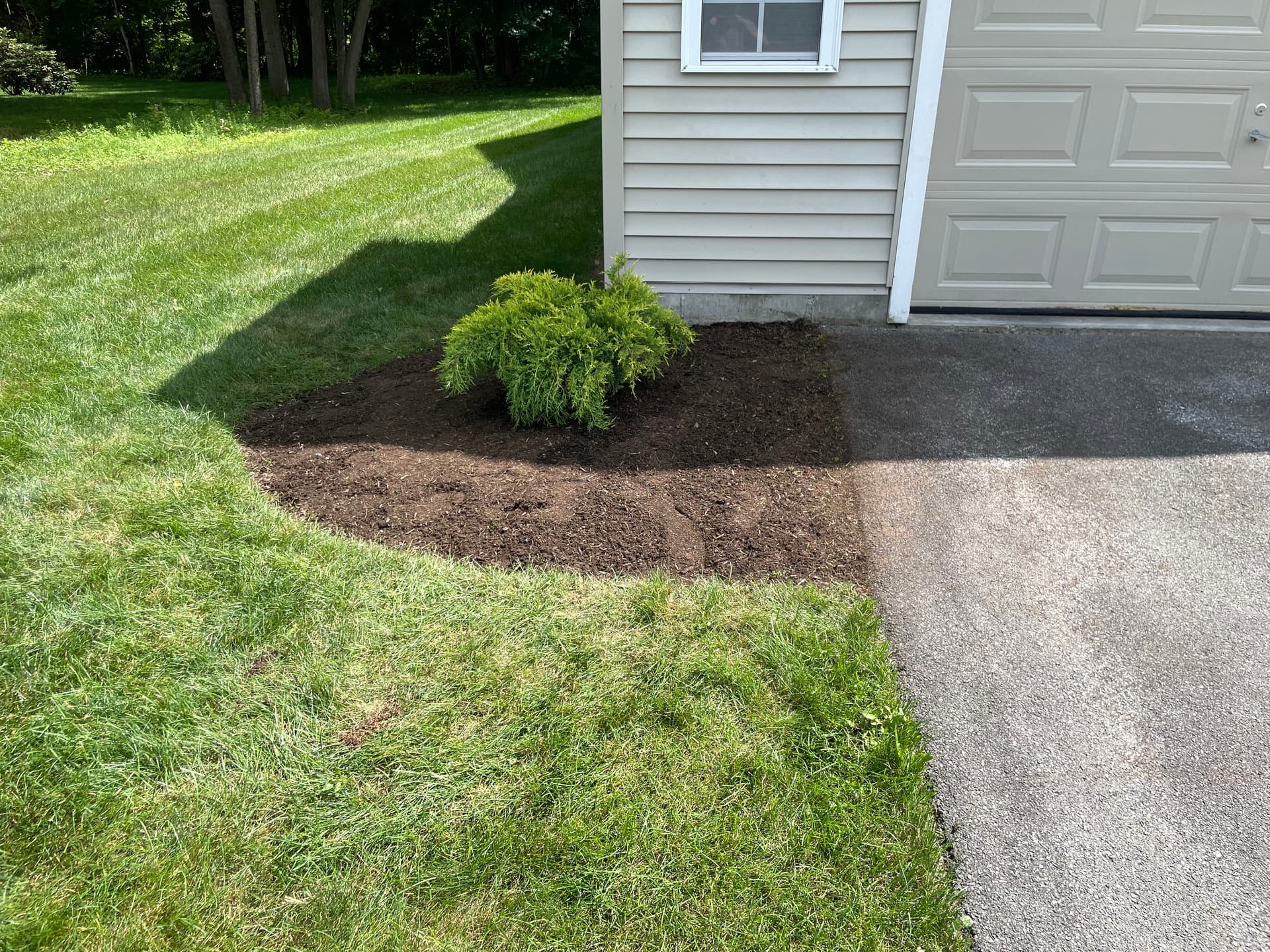 Landscape Bed Rehab and Fresh Mulch in Fort Edward NY