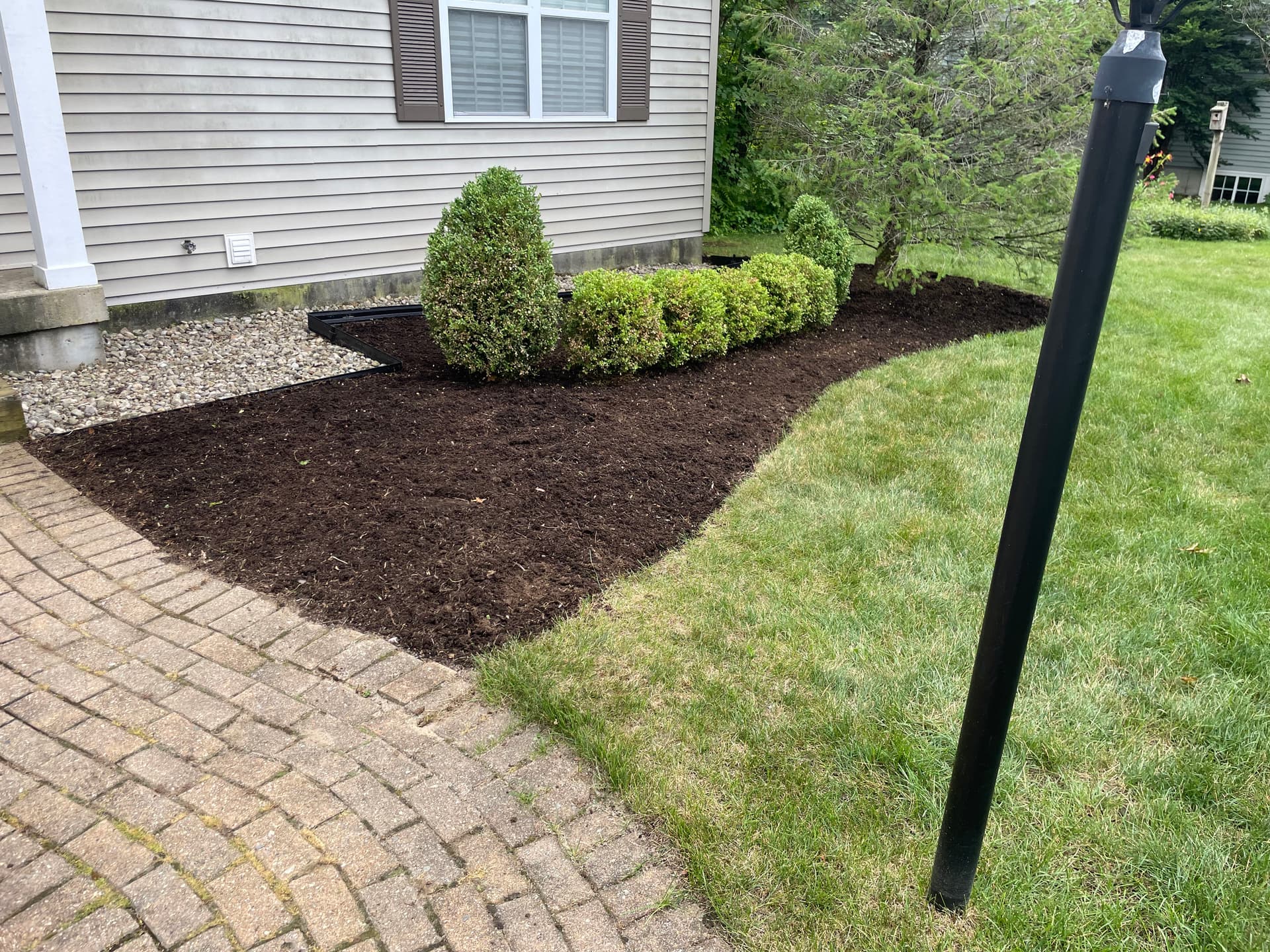 Gallery photos for Landscape Bed Rehab and Fresh Mulch in Fort Edward NY: Image #7