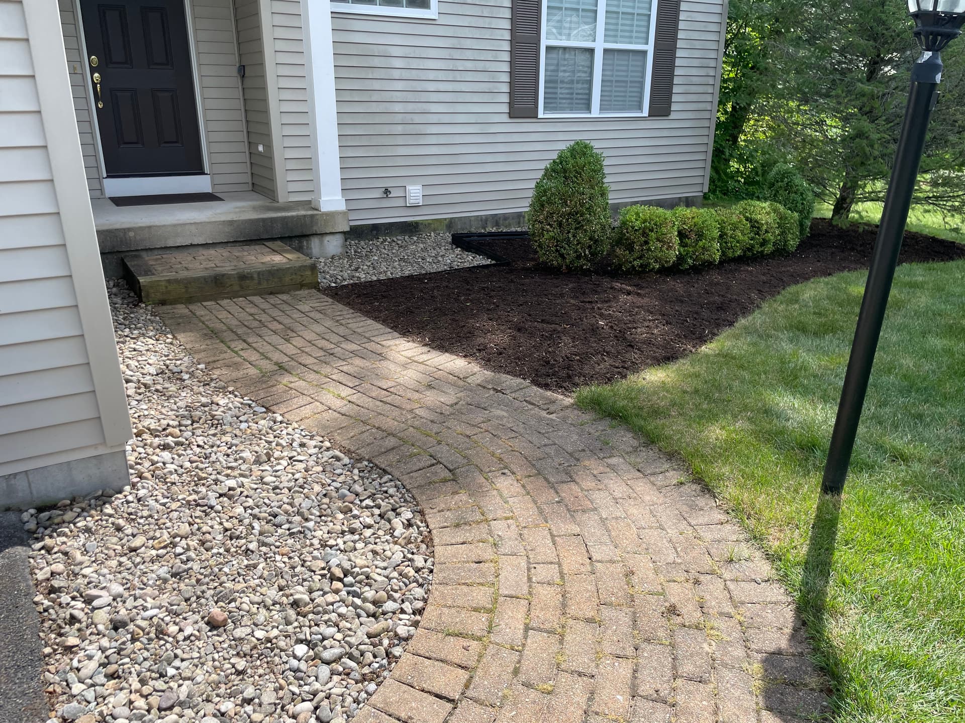Gallery photos for Landscape Bed Rehab and Fresh Mulch in Fort Edward NY: Image #6